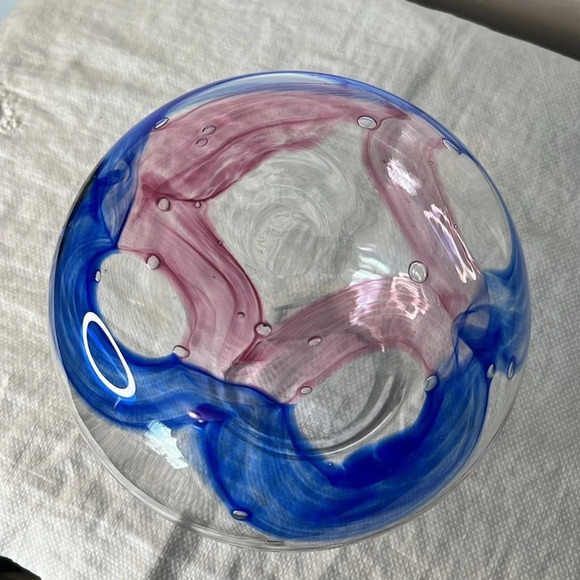 Hand Blown Magenta & Navy Swirl Art Glass Bowl Vase  Signed and Dated - Picture 8 of 10